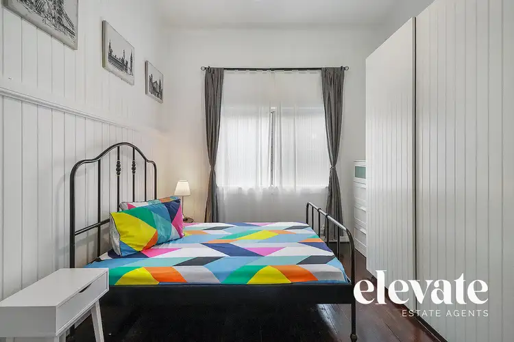 Room 3 - 86 Deighton Road, Dutton Park QLD 4102