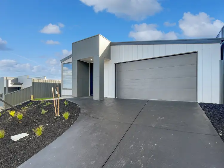 Main view of Homely house listing, 5 Snowbasin Court, Pakenham VIC 3810