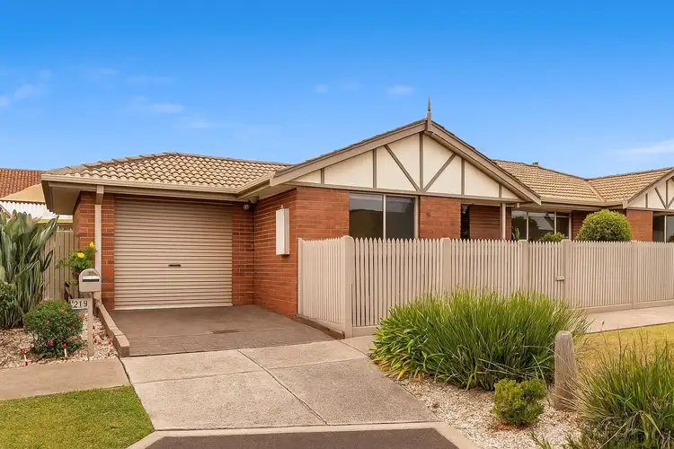 Main view of Homely unit listing, 2/10 Westleigh Pl, Keilor East VIC 3033