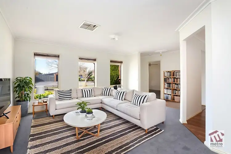 21 Fleetwood Cct, Melton West VIC 3337