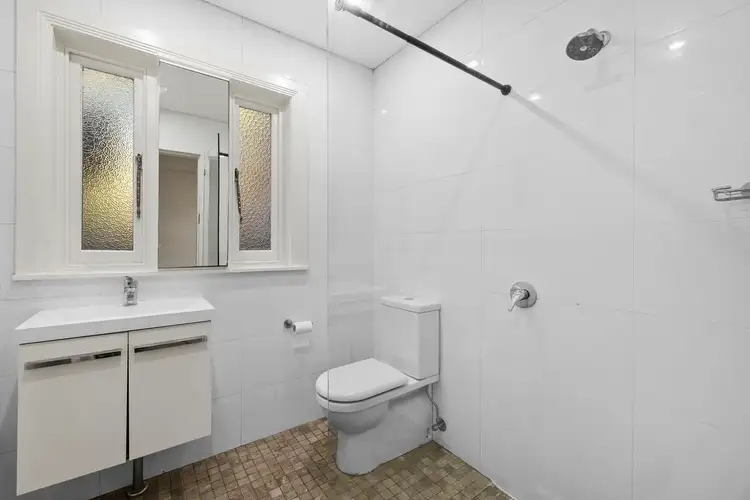 Fifth view of Homely apartment listing, 2/11 Pine St, Manly NSW 2095