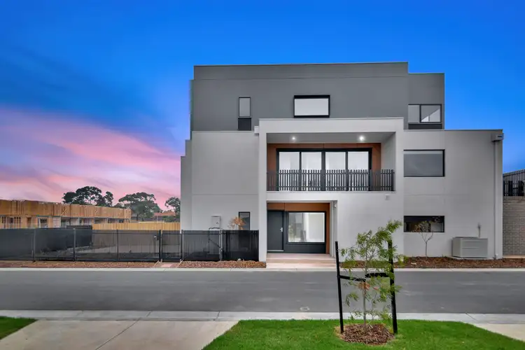 Main view of Homely townhouse listing, 7 Shoreline Cr, Carrum Downs VIC 3201