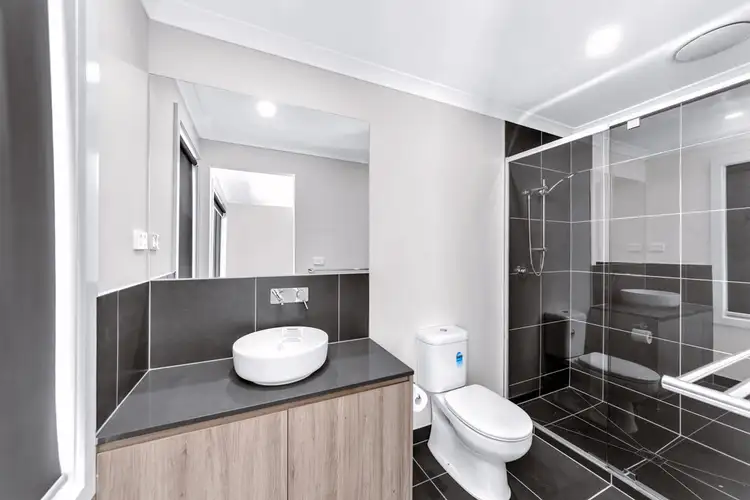 18 Eastview Tce, Clyde VIC 3978