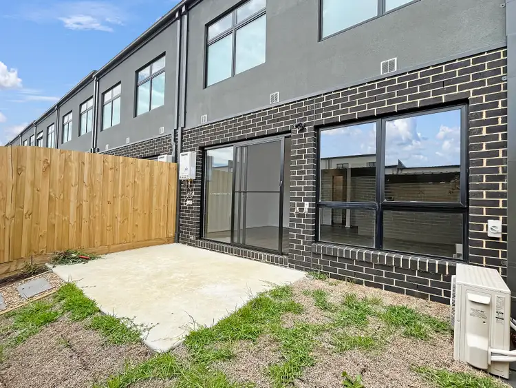 33 Cultura Walk, Cranbourne West VIC 3977
