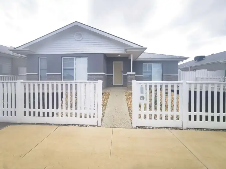 6 Realm Walk, Truganina VIC 3029