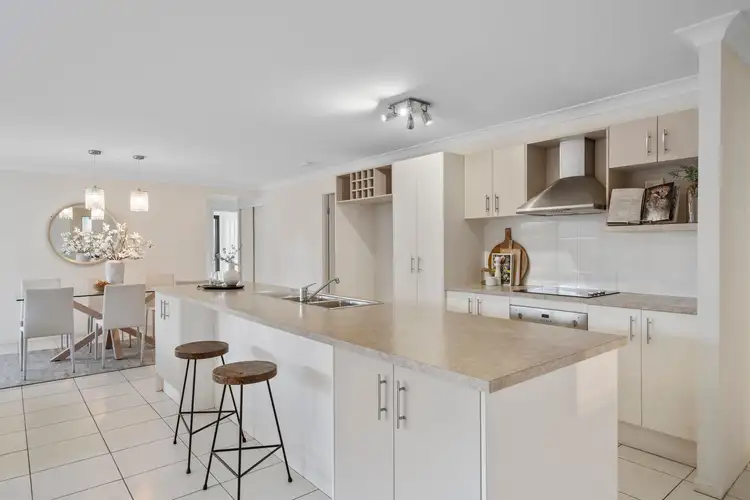 10 Tropical Dr, Forest Lake QLD 4078