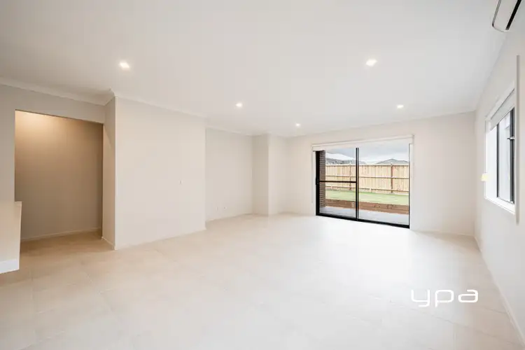 Fifth view of Homely house listing, 19 Touriga Cct, Sunbury VIC 3429