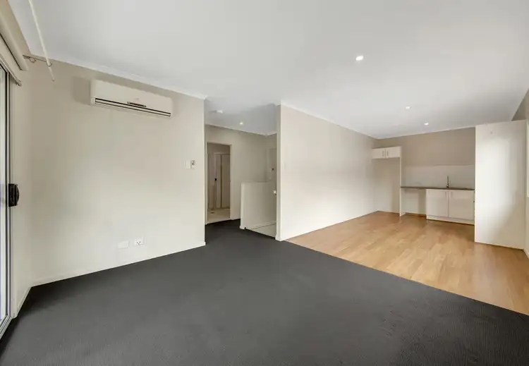 15a/1 Collins Ln, Kin Kora QLD 4680