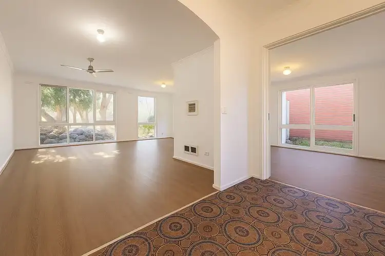 38 Emanuel Dr, Seaford VIC 3198