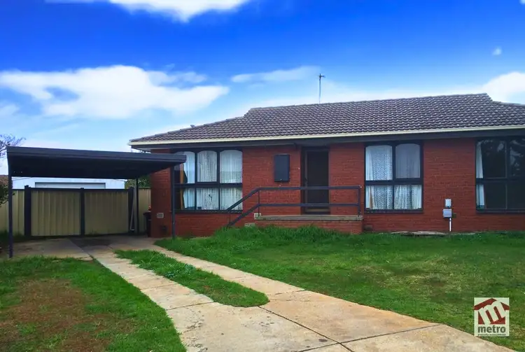 4 Regency Place, Melton VIC 3337