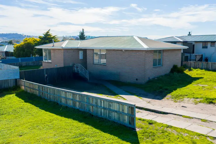 46 Cowle Rd