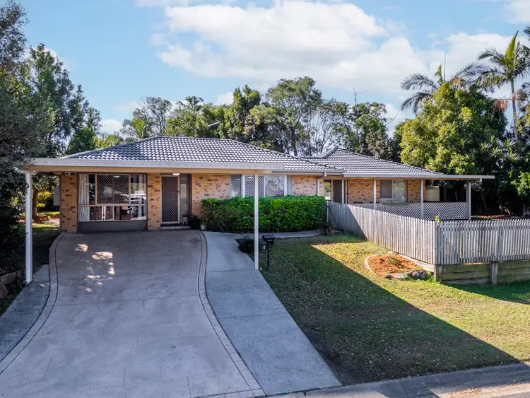 8 Hillview Dr, Hillcrest QLD 4118