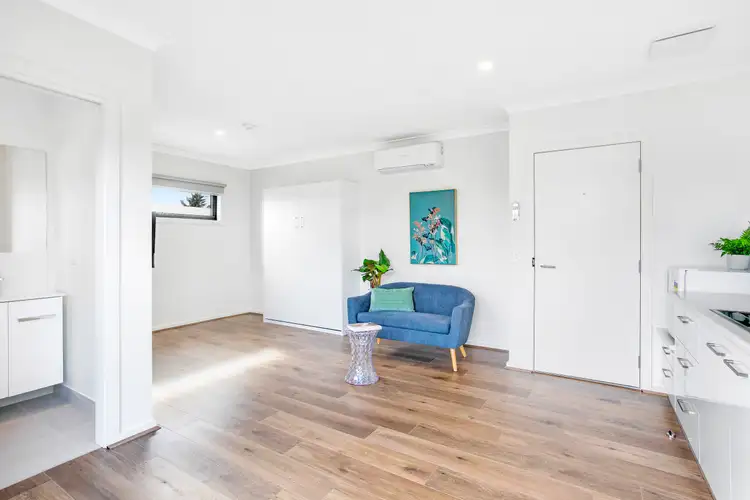 8/33 Peppercorn Parade, Epping VIC 3076