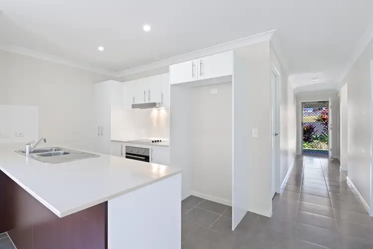 15 Paradise Place, Upper Kedron QLD 4055