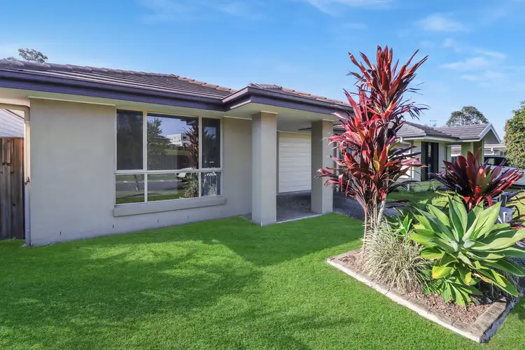 15 Paradise Place, Upper Kedron QLD 4055