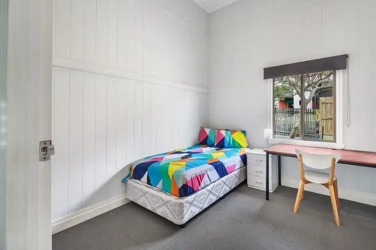 Room 3 - 381 Cornwall St, Greenslopes QLD 4120