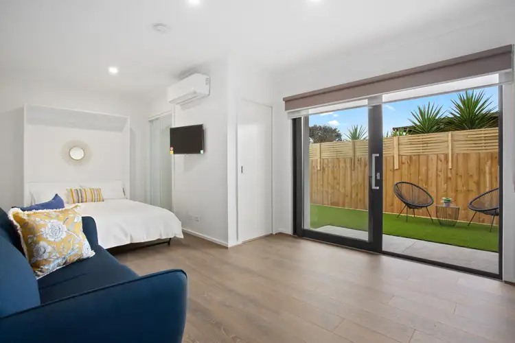 5 Hughes St