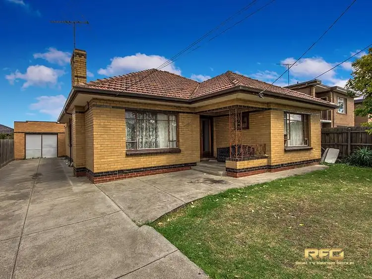 16 Marsden Cres, St Albans VIC 3021