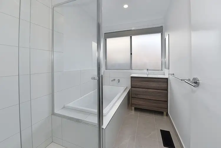 Fifth view of Homely house listing, 6 Byfield Cl, Gladstone Park VIC 3043