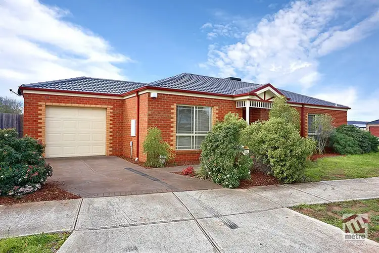 64 Roslyn Park Drive, Melton West VIC 3337