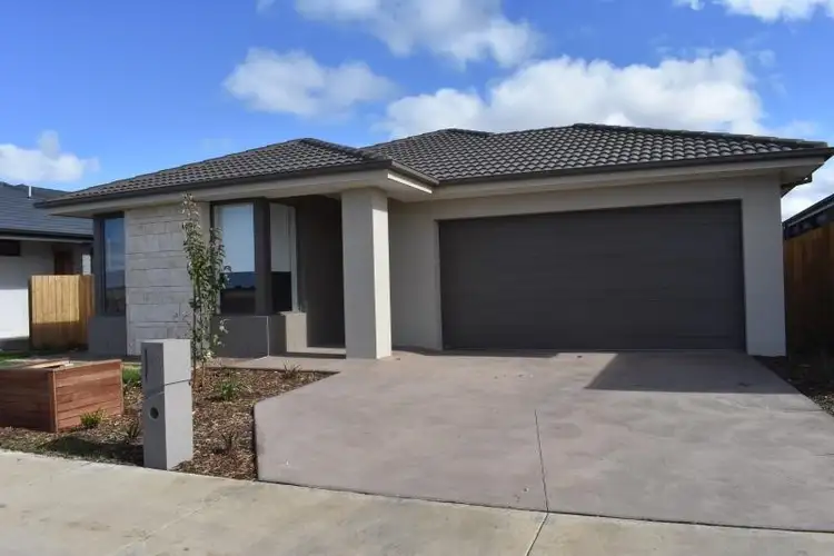 18 Simpson Circuit, Armstrong Creek VIC 3217