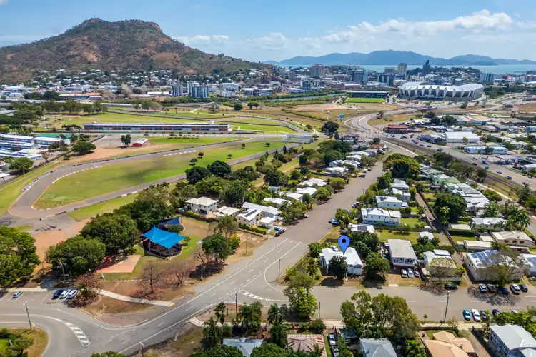 6 First St, Railway Estate QLD 4810