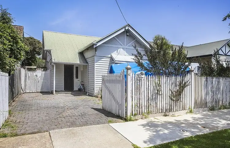 17 Blackshaws Road, Newport VIC 3015