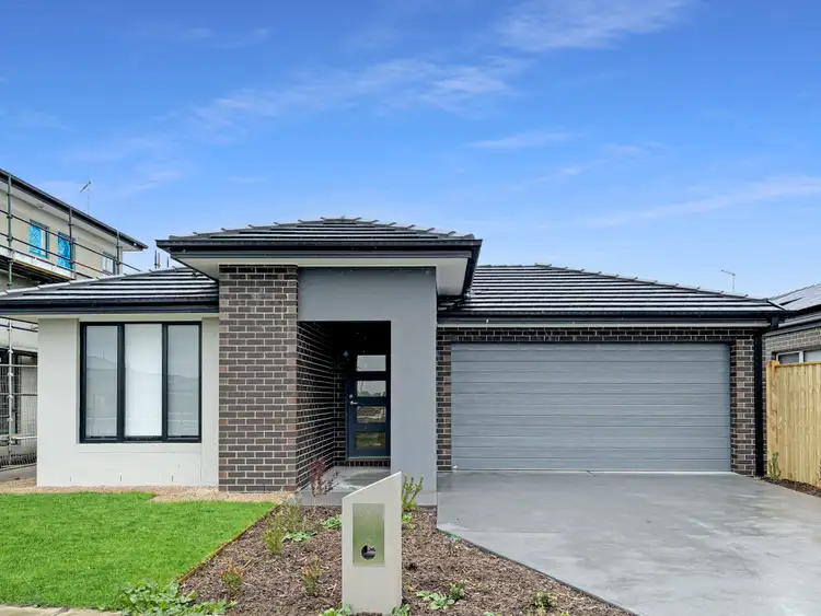 29 Garrison Lp, Clyde North VIC 3978