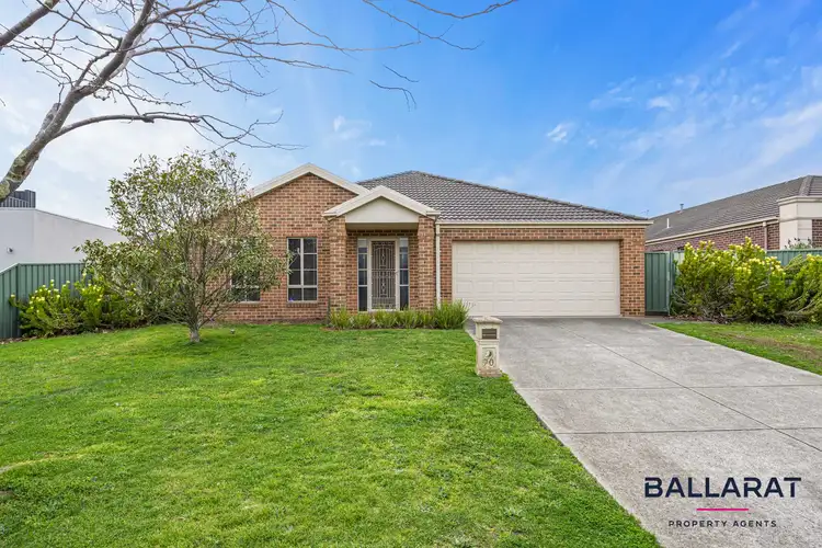 70 Faversham Ave, Lake Gardens VIC 3355