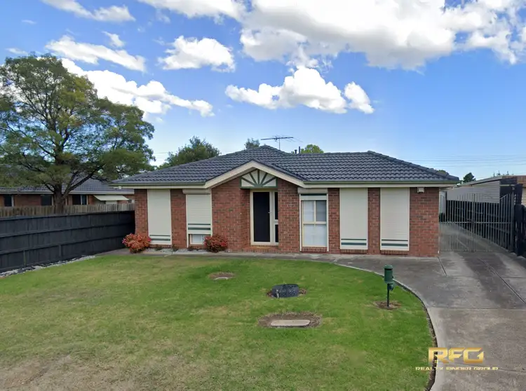 17 Flint Cres, Delahey VIC 3037