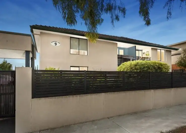 2/9 Churchill Avenue, Maidstone VIC 3012