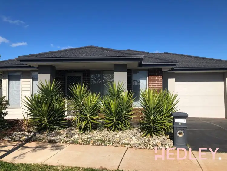 9 Fenway St, Melton South VIC 3338