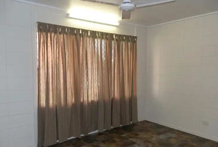 Fourth view of Homely house listing, 2/33 Surrey St, Hyde Park QLD 4812