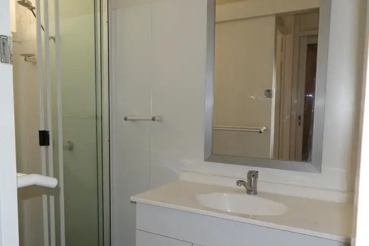 Fifth view of Homely house listing, 2/33 Surrey St, Hyde Park QLD 4812