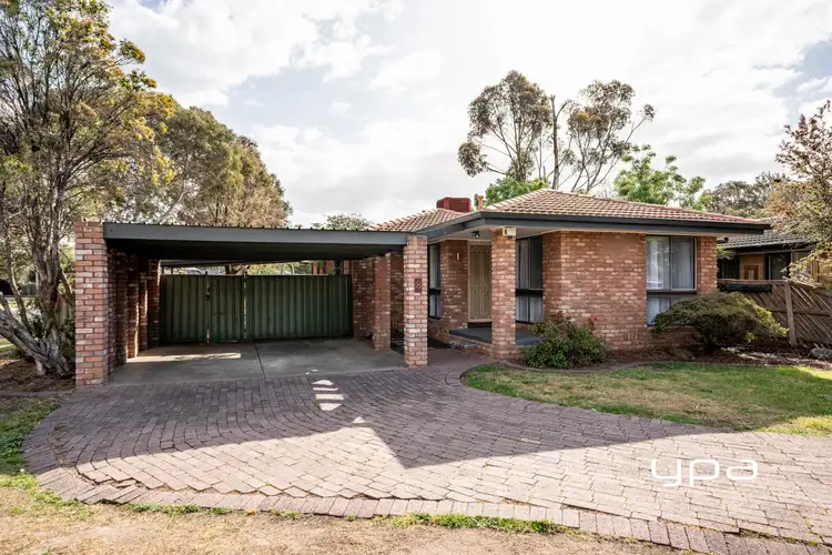 8 Gleneagles Dr
