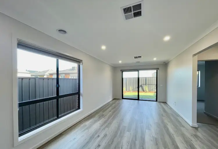 19 Farleigh Dr, Tarneit VIC 3029