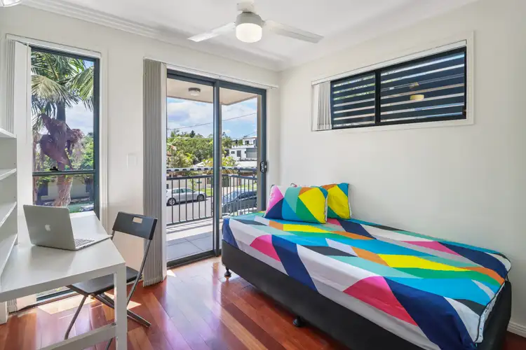 Room 3 - 2/41 Warren St