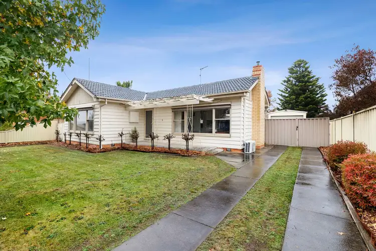 9 Pauls Cres, Wendouree VIC 3355