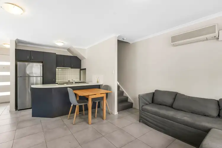1/140 Carmody Road, St Lucia QLD 4067