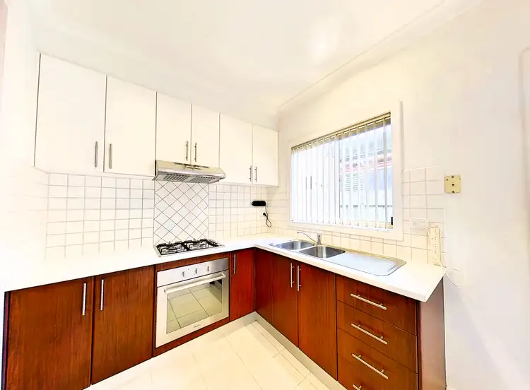 Second view of Homely villa listing, 2/88 Cheddar Rd, Reservoir VIC 3073