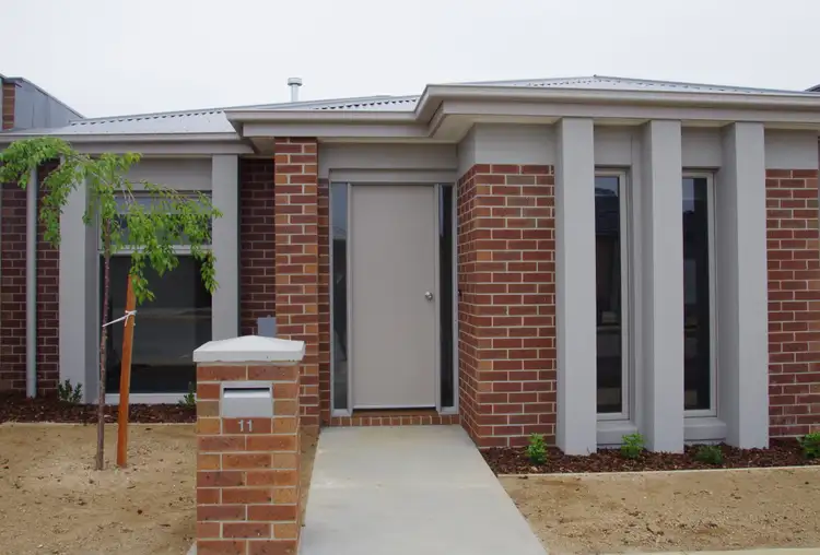 11 Ewart Cl, Lucas VIC 3350