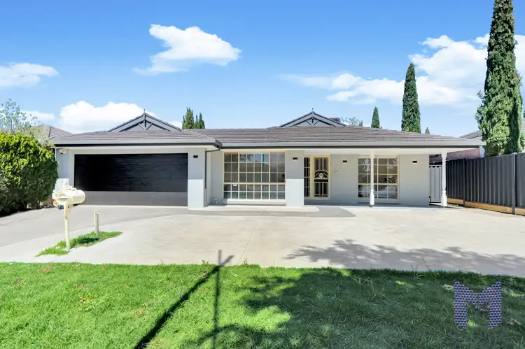 13 Lewis Ave, Burnside VIC 3023