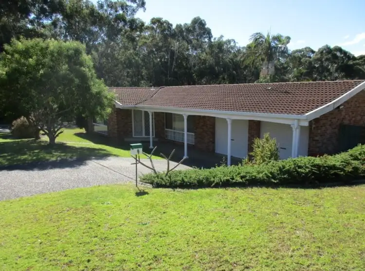 11 Toorak Cl, Mollymook Beach NSW 2539
