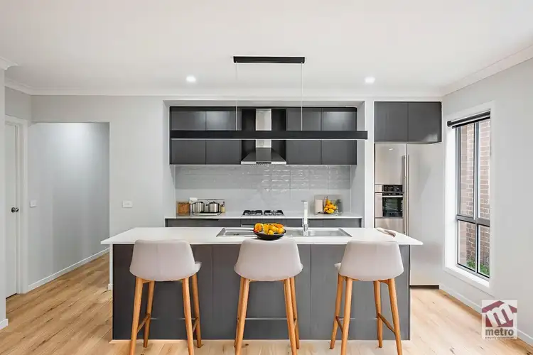 30 Maximova Ave, Kalkallo VIC 3064