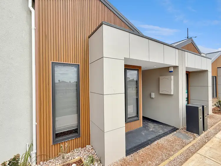 6 Hestia Walk, Weir Views VIC 3338