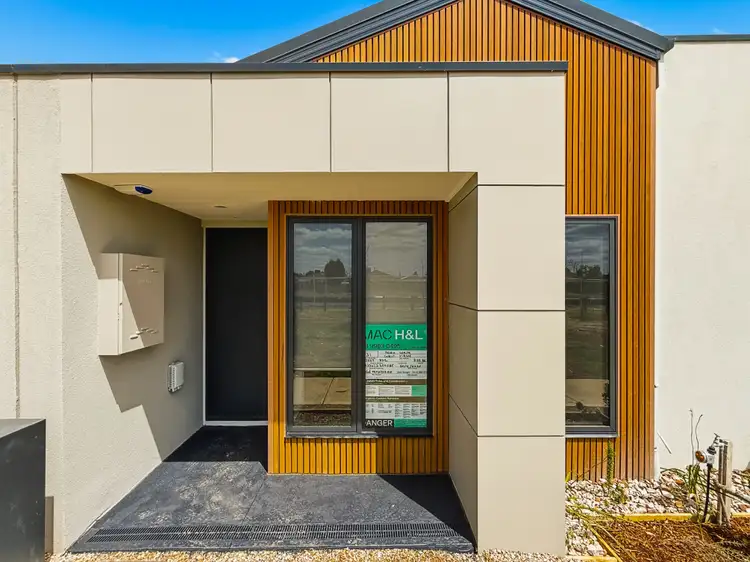 10 Hestia Walk, Weir Views VIC 3338