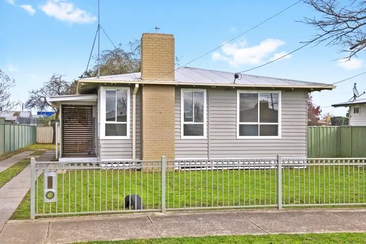 9 Wattle Avenue, Wendouree VIC 3355