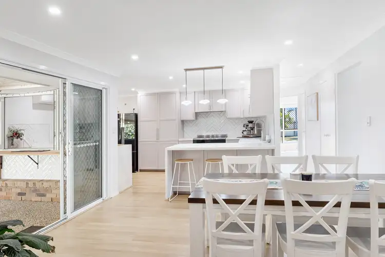 7 Tuna Ct, Sandstone Point QLD 4511