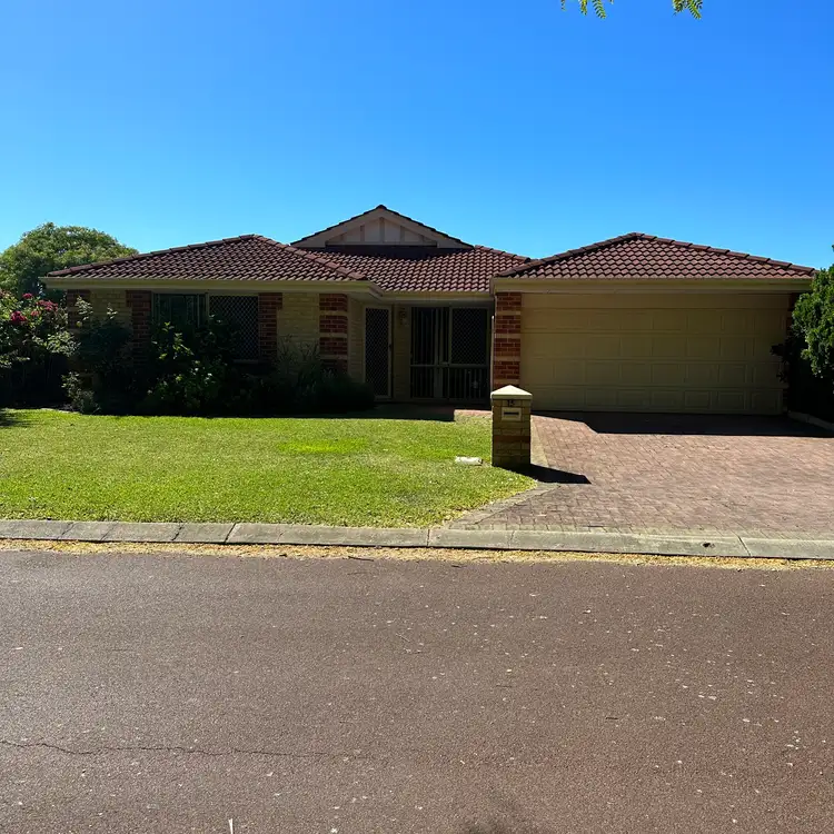 15 Woodhouse Cct, Canning Vale WA 6155