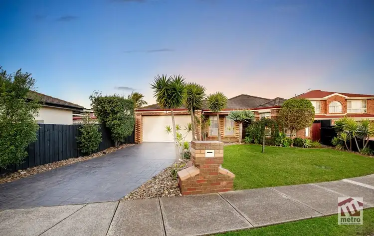 17 Ryland Cct, Delahey VIC 3037